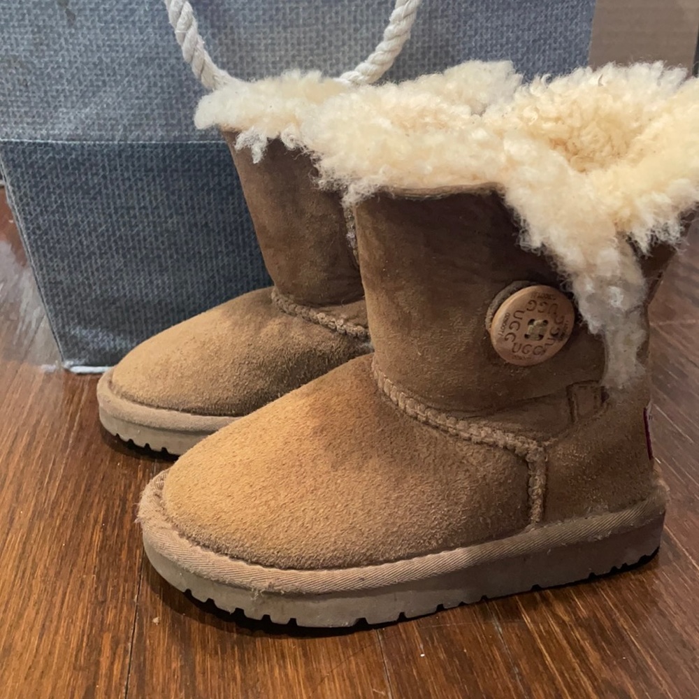 UGG Bailey Button Boots Toddler Size 7-8 Like New